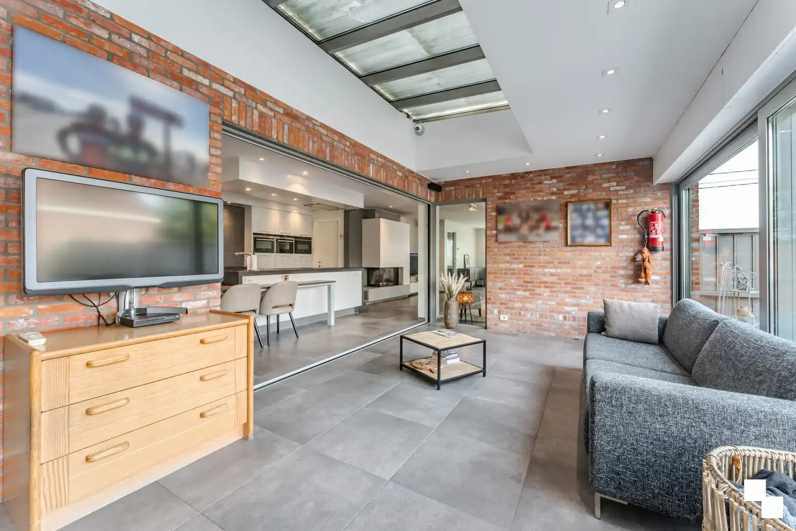 Veelzijdige eigendom met recente woning en heel wat opslagmogelijkheden te Lendelede foto 12
