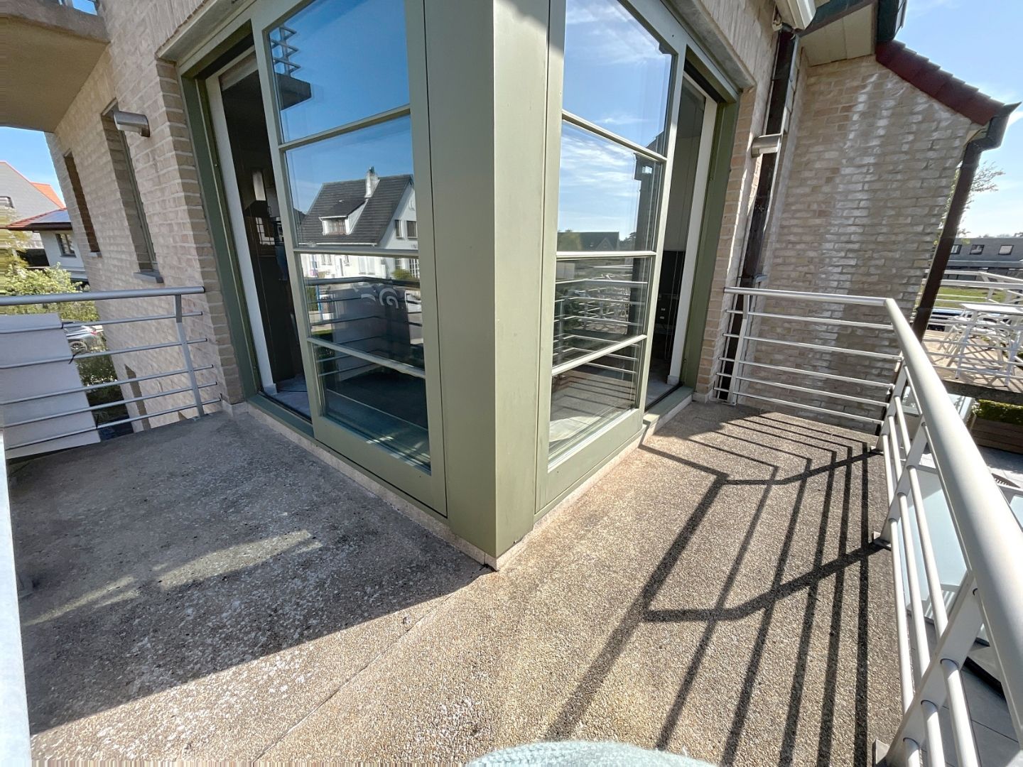 Zongerichte appartement in het centrum van Sint-Idesbald. foto 3