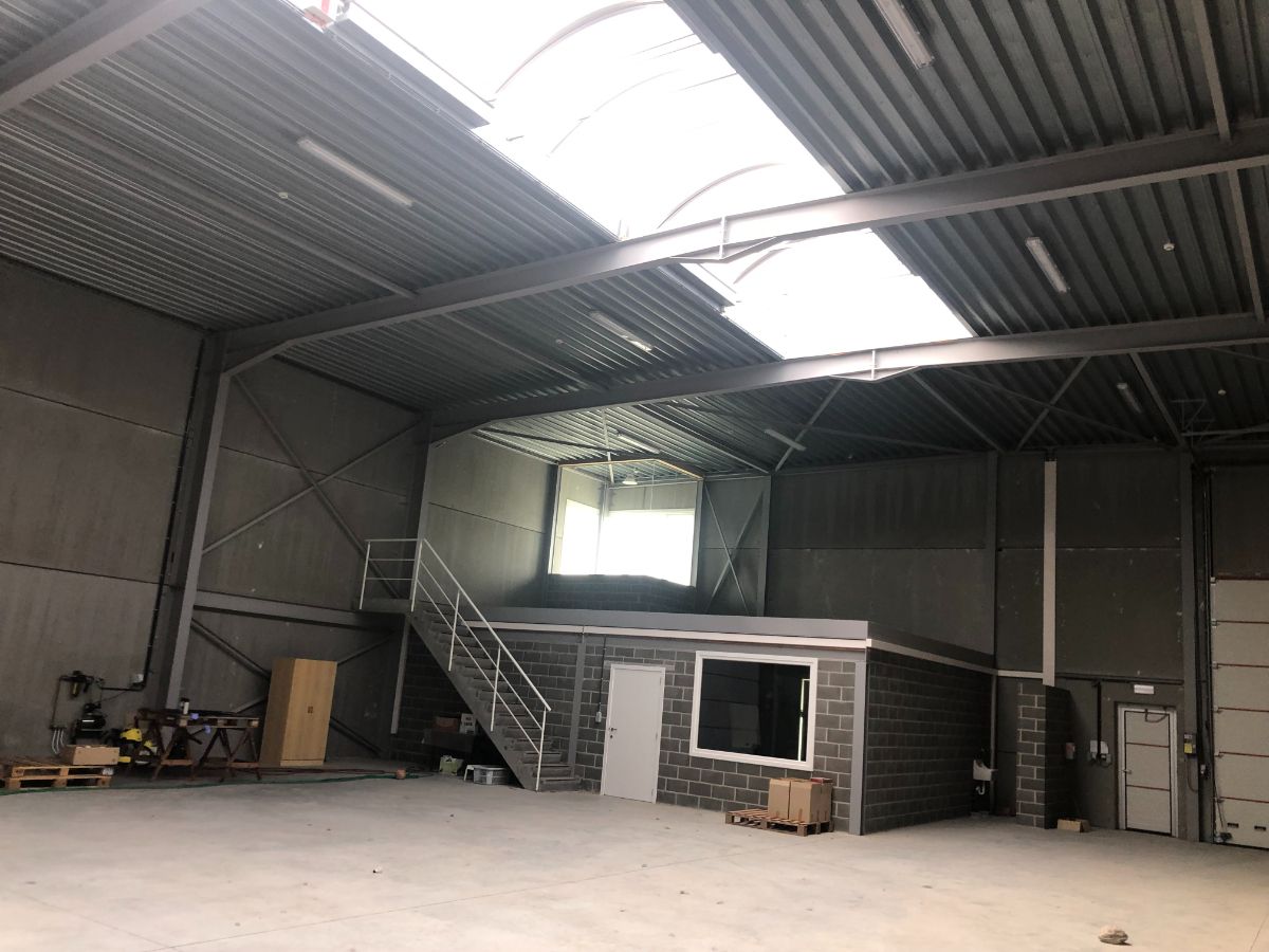 BEDRIJFSGEBOUW / STOCKAGERUIMTE foto 9