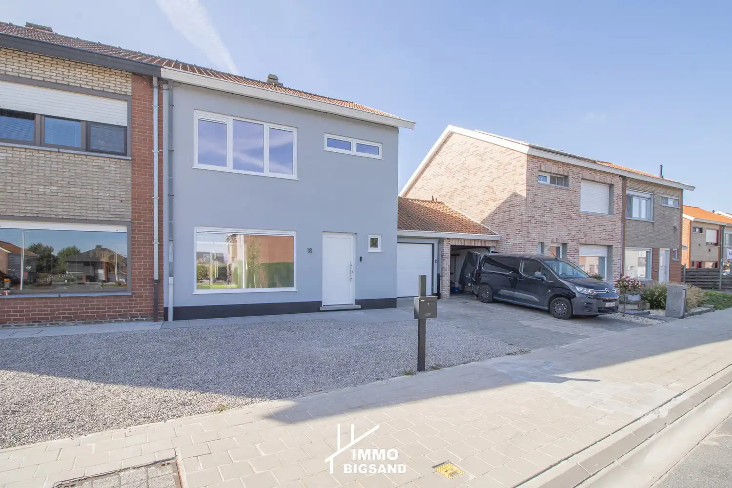 Volledig gerenoveerde woning met 3 slaapkamers, garage en ruime tuin foto 3