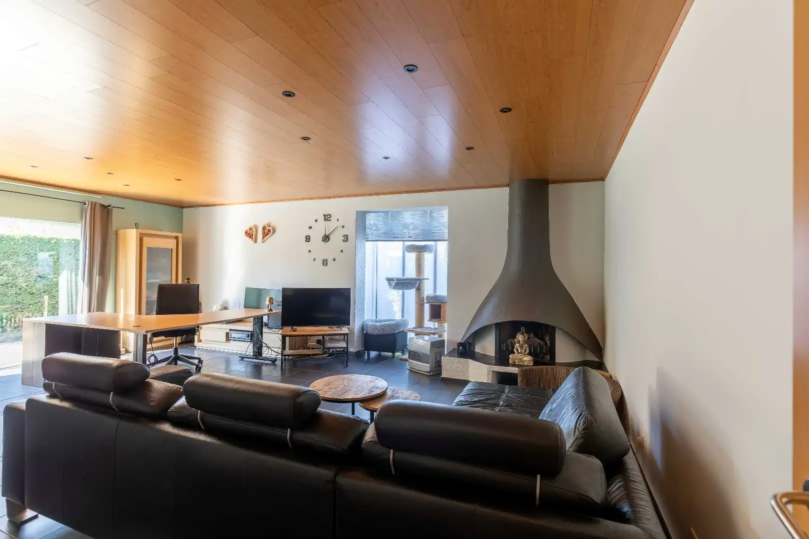 Puur frituur, uiterst goed gelegen met woonst en parking te Sint-Jozef! foto 17