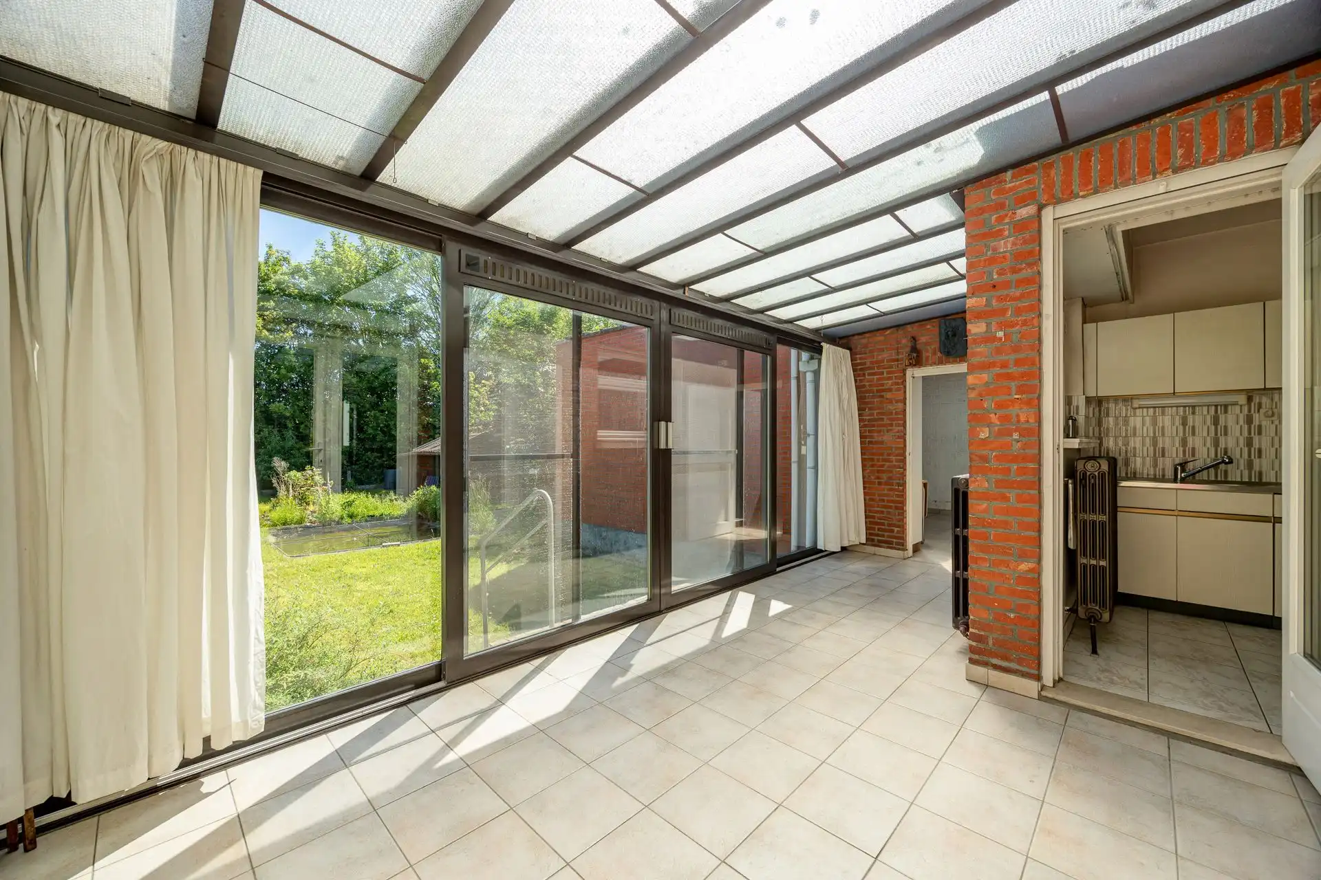 Ruime halfopen bebouwing met garage en zonnige tuin foto 27