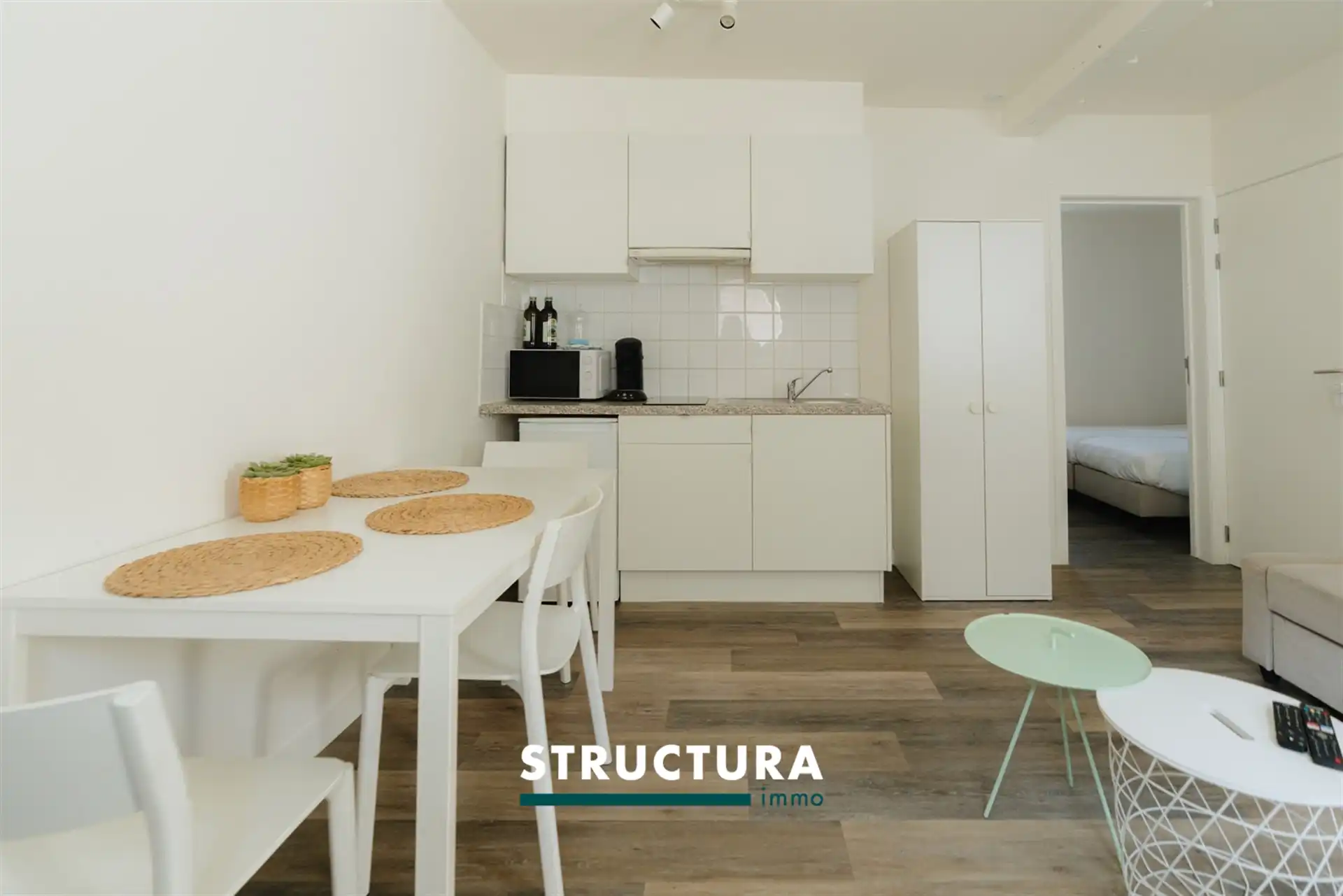 Bemeubelde studio op centrale ligging foto 3