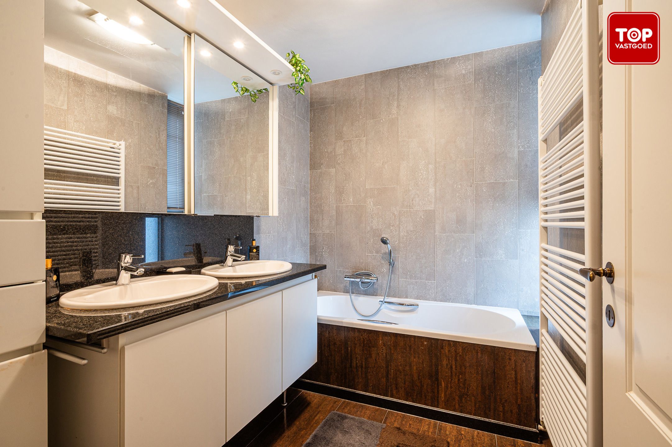 Instapklaar duplex appartement met  2 terrassen. foto 9