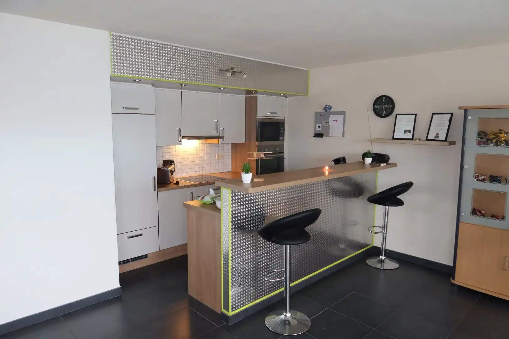 Super gezellig appartement met 2 slk, terras en autostaanplaats foto 6