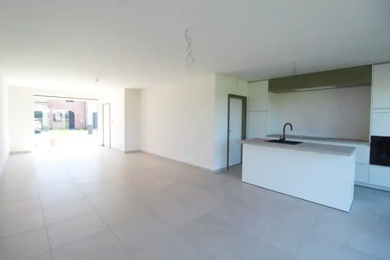 Ruime nieuwbouwwoning te Roeselare foto 3