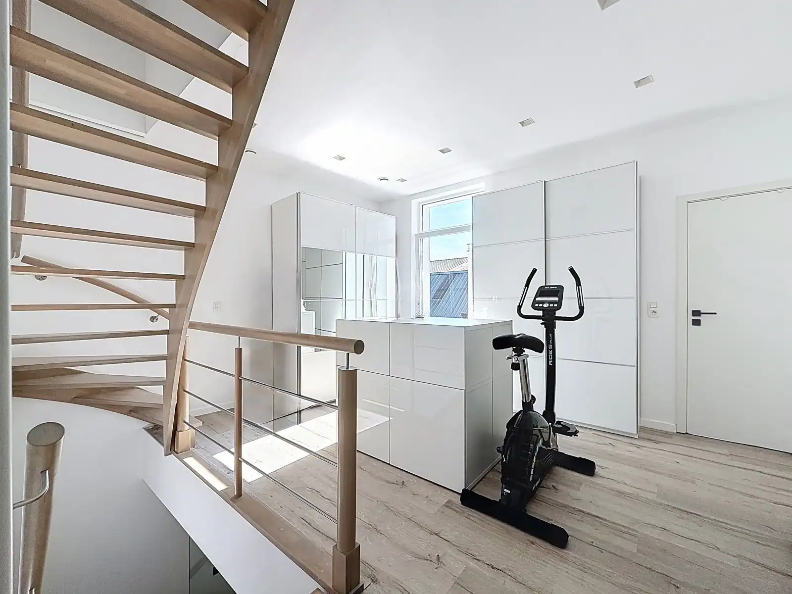 Ruime, Mooi Gerenoveerde Stadswoning met 3 SLPK én Tuin! foto 14