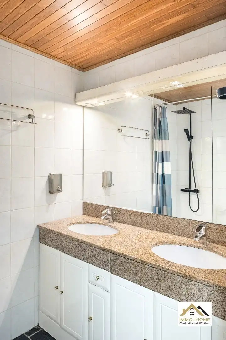 Zeer ruim gelijkvloers appartement met woonkelder en private tuin  foto 14