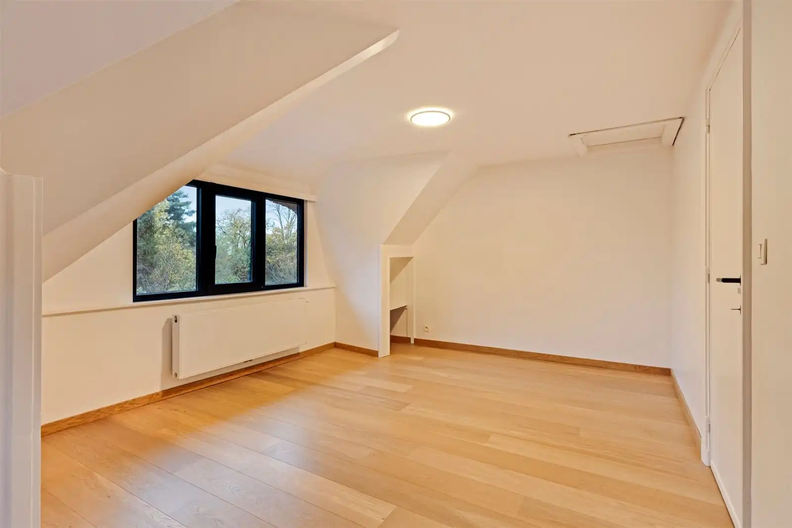 ELSDONK: Rustige, praktische woning met een uitgesproken familiaal karakter. foto 16