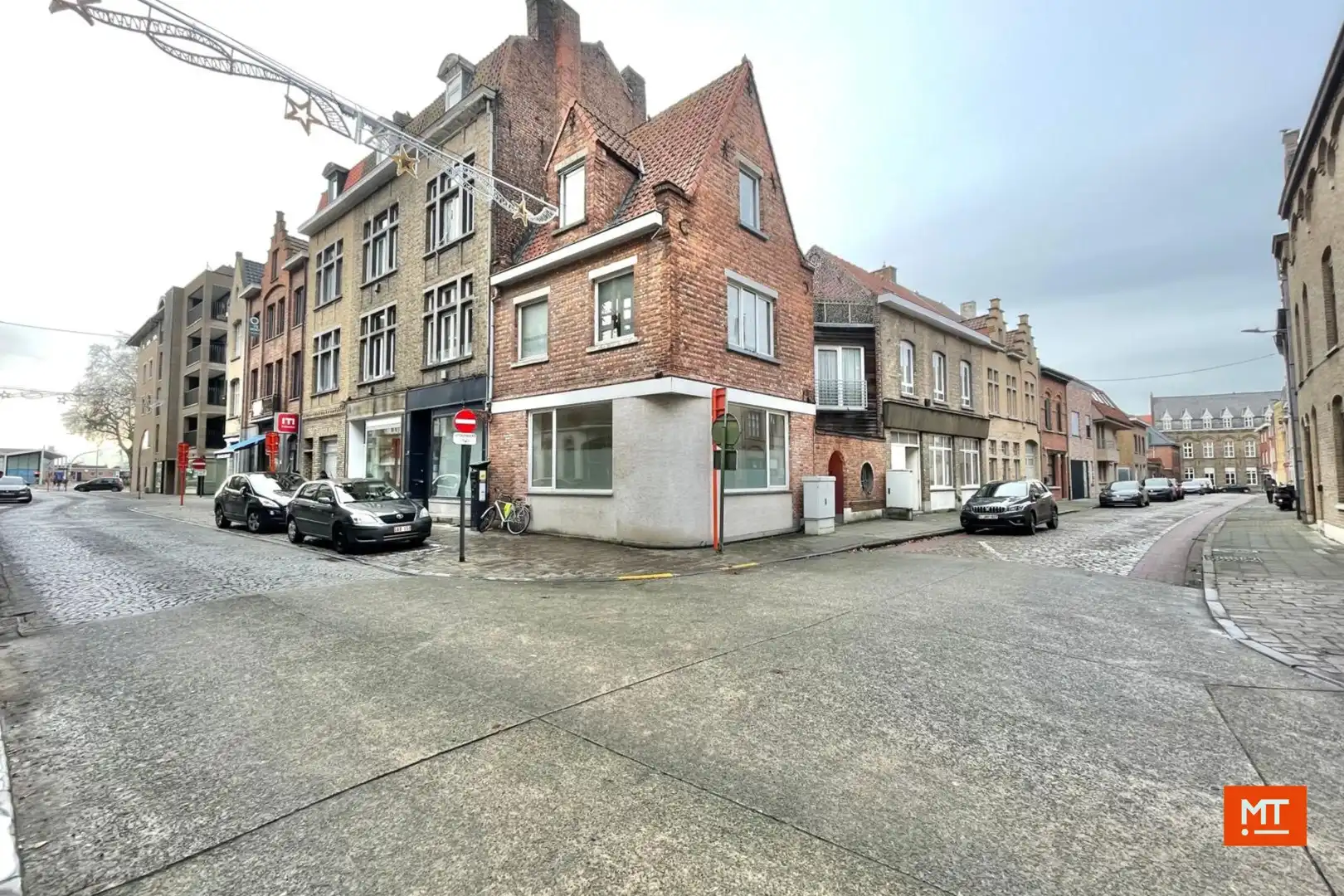 Gelijkvloerse studio te huur foto {{pictureIndex}}