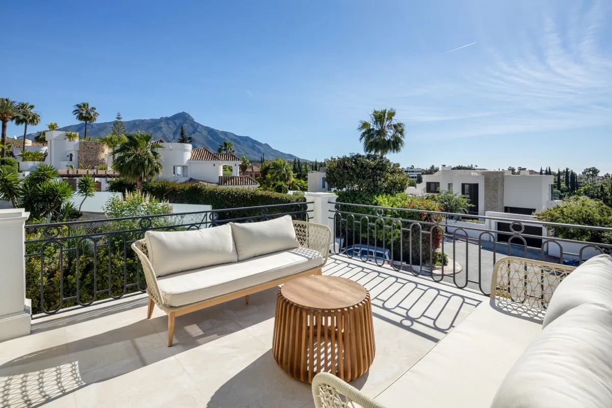 Franse Provence ontmoet moderne luxe: adembenemende villa te koop in het hart van Marbella's Golf Valley foto 5