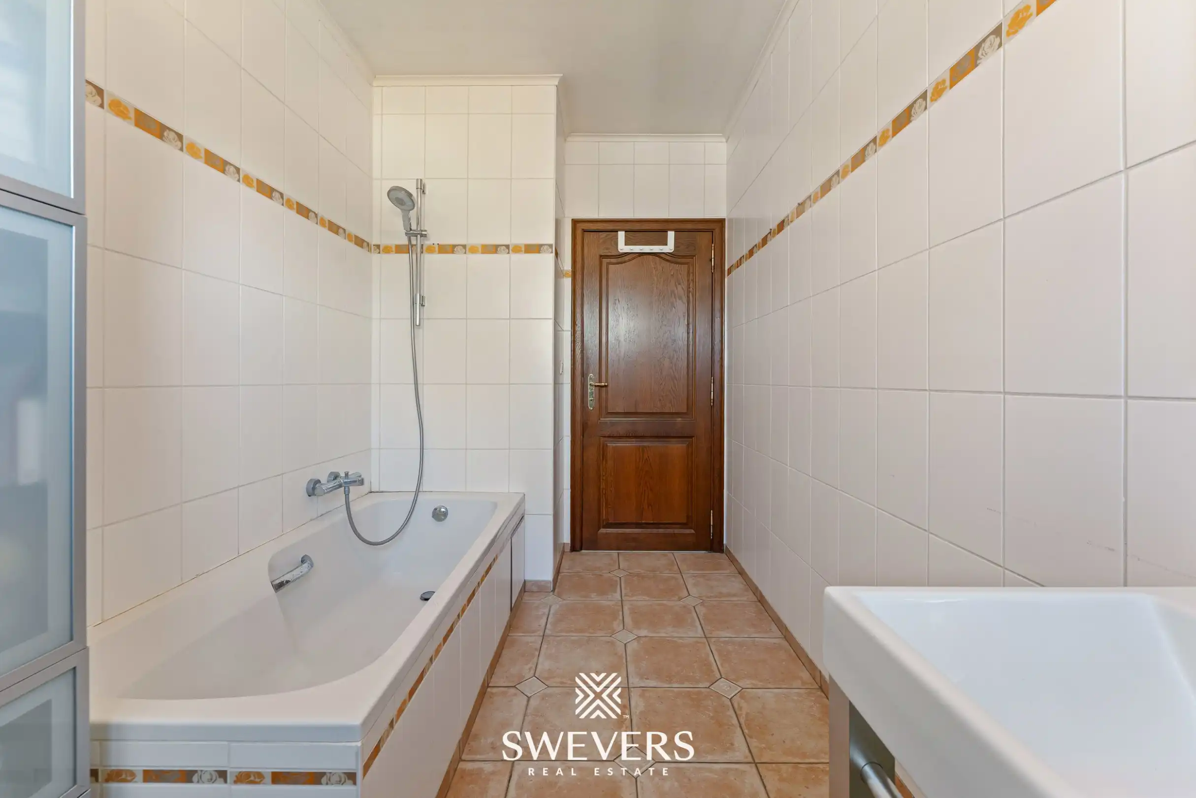 Karaktervolle gezinswoning met veel potentieel op 11a 74ca te Jesseren. foto 13