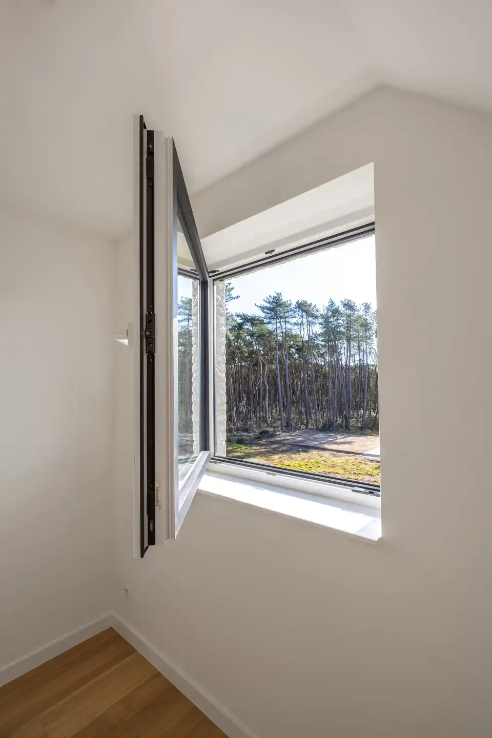 Stijlvolle nieuwbouwkoppelwoning met adembenemend boszicht foto 30