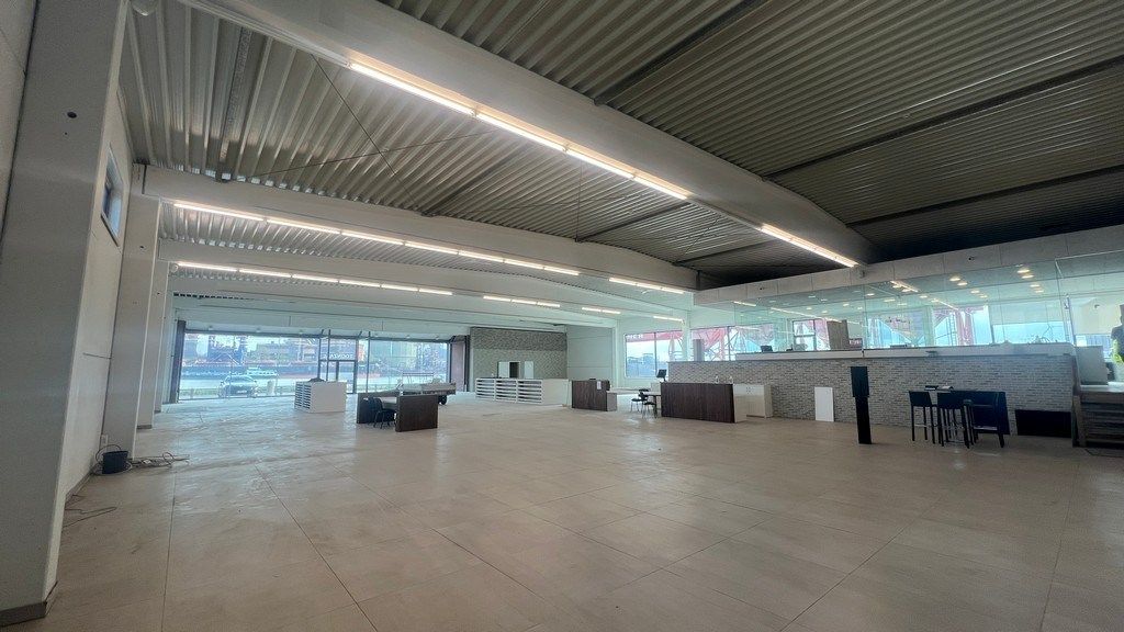 Showroom met kantoor en stockageruimte te huur in de haven van Gent foto 7