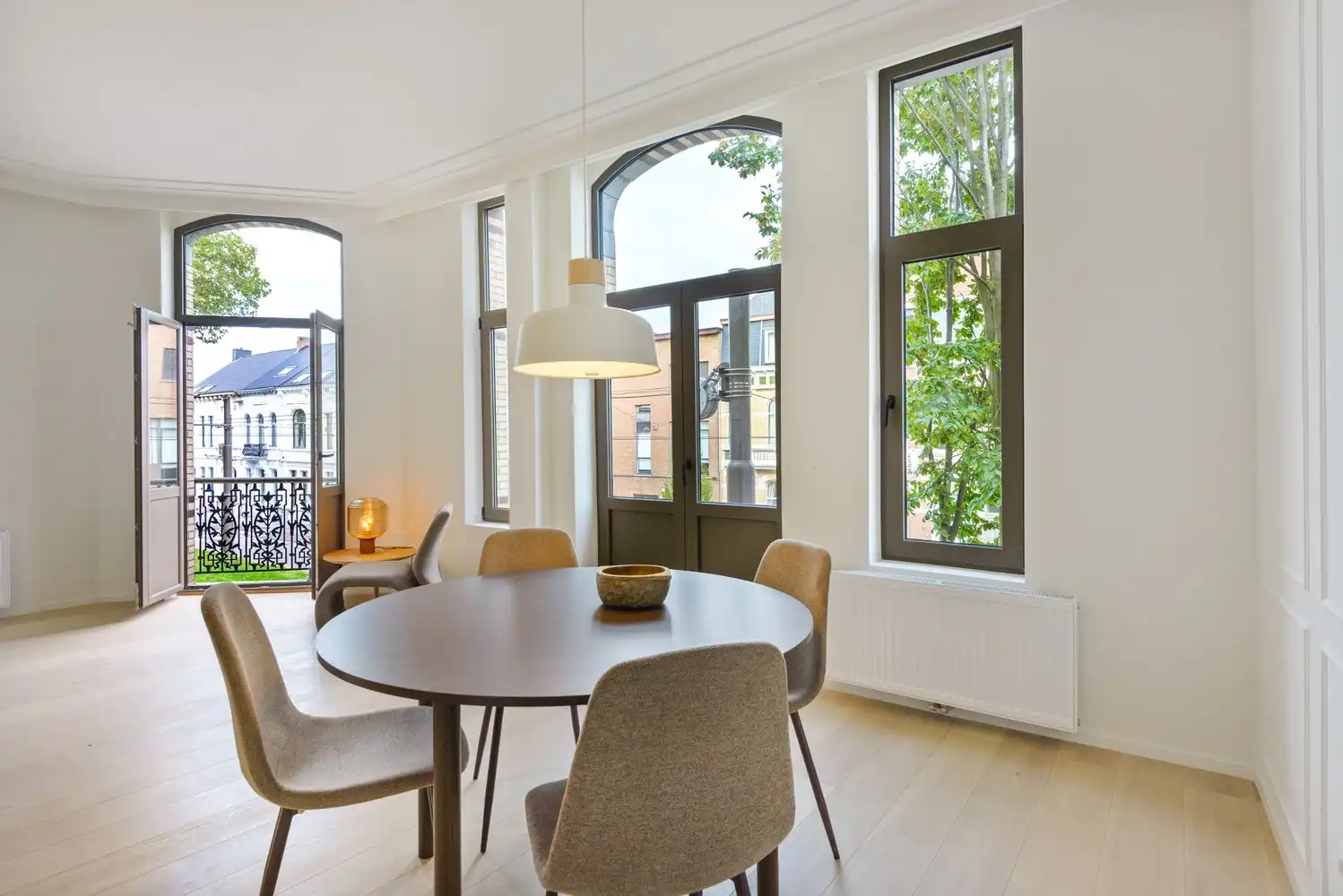 Gerenoveerd appartement met 2 slaapkamers , buitenruimte en groen zicht foto 7