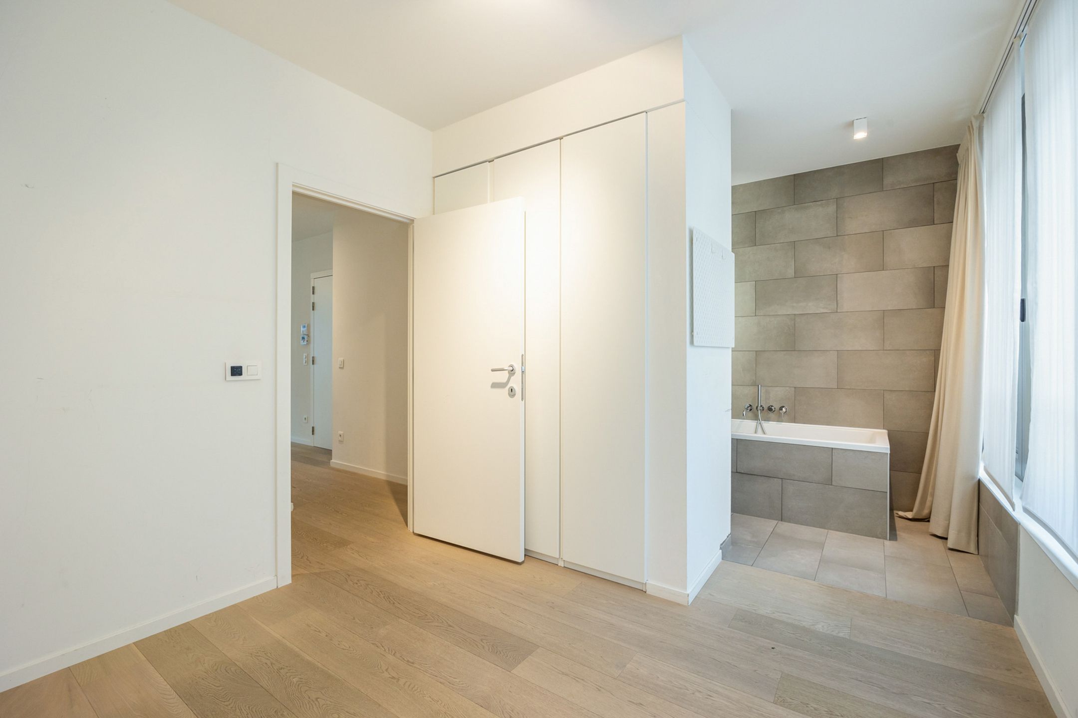 ANTWERPEN ZUID - Twee-slaapkamerappartement met ruim Zuid-terras.  foto 5