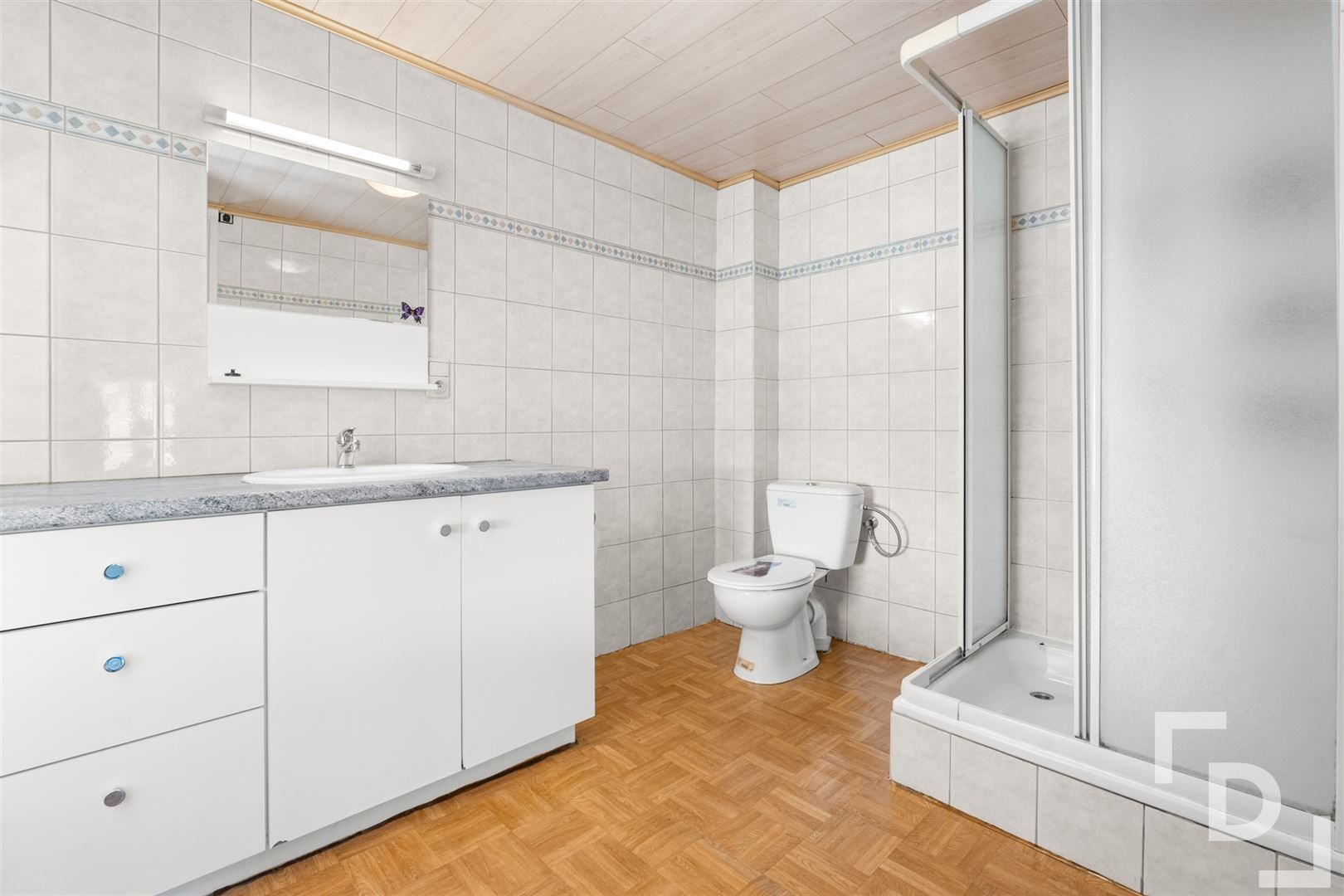 Vrijstaande woning op ruim perceel te koop te Vlamertinge. foto 9