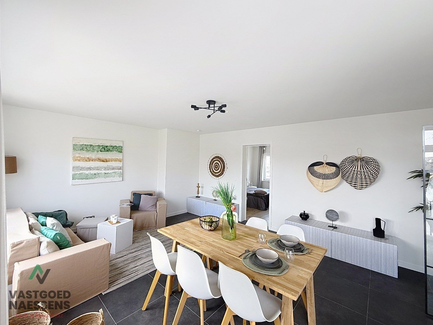 STIJLVOL GERENOVEERD 2 SLPK APP IN RUSTIGE WOONWIJK foto 2