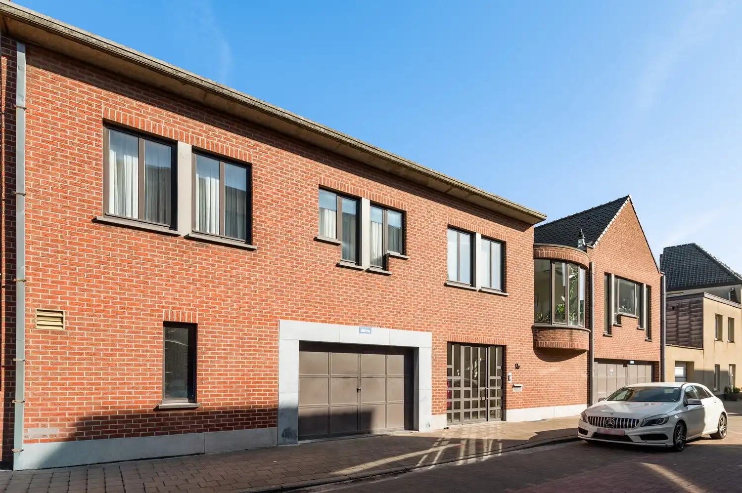 Uitzonderlijke woning met 2 garages, 6 autostaanplaatsen, 3 slaapkamers en uitgestrekt terras in Merksem. foto 29