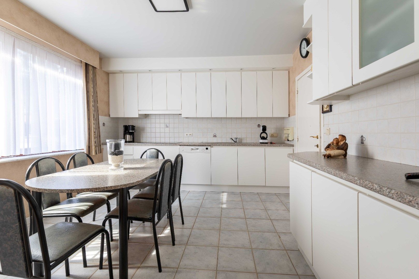 Opbrengsteigendom met handelszaak, atelier en 3 woningen foto 5