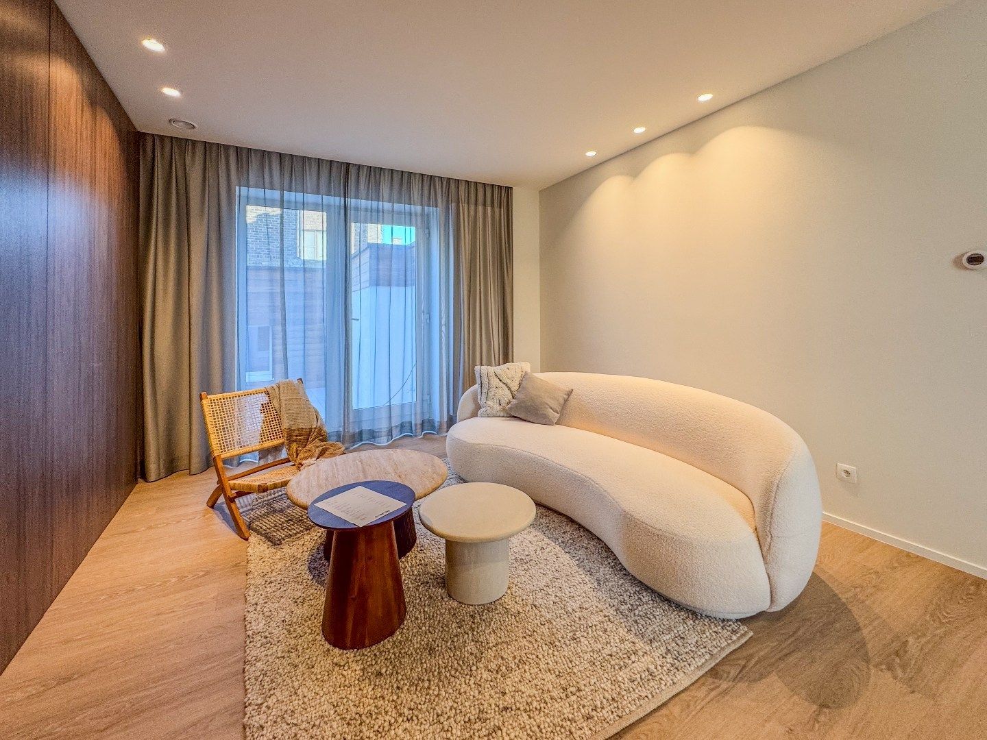 Ruim appartement met 2 slaapkamers en terras in het centrum. foto 5