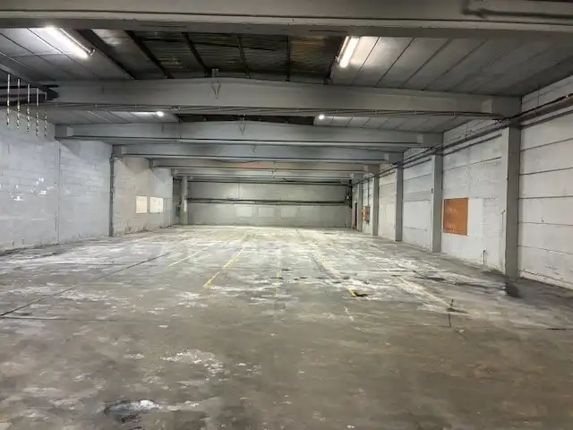 4 magazijnen met verschillende afmetingen in Sint-Niklaas foto {{pictureIndex}}