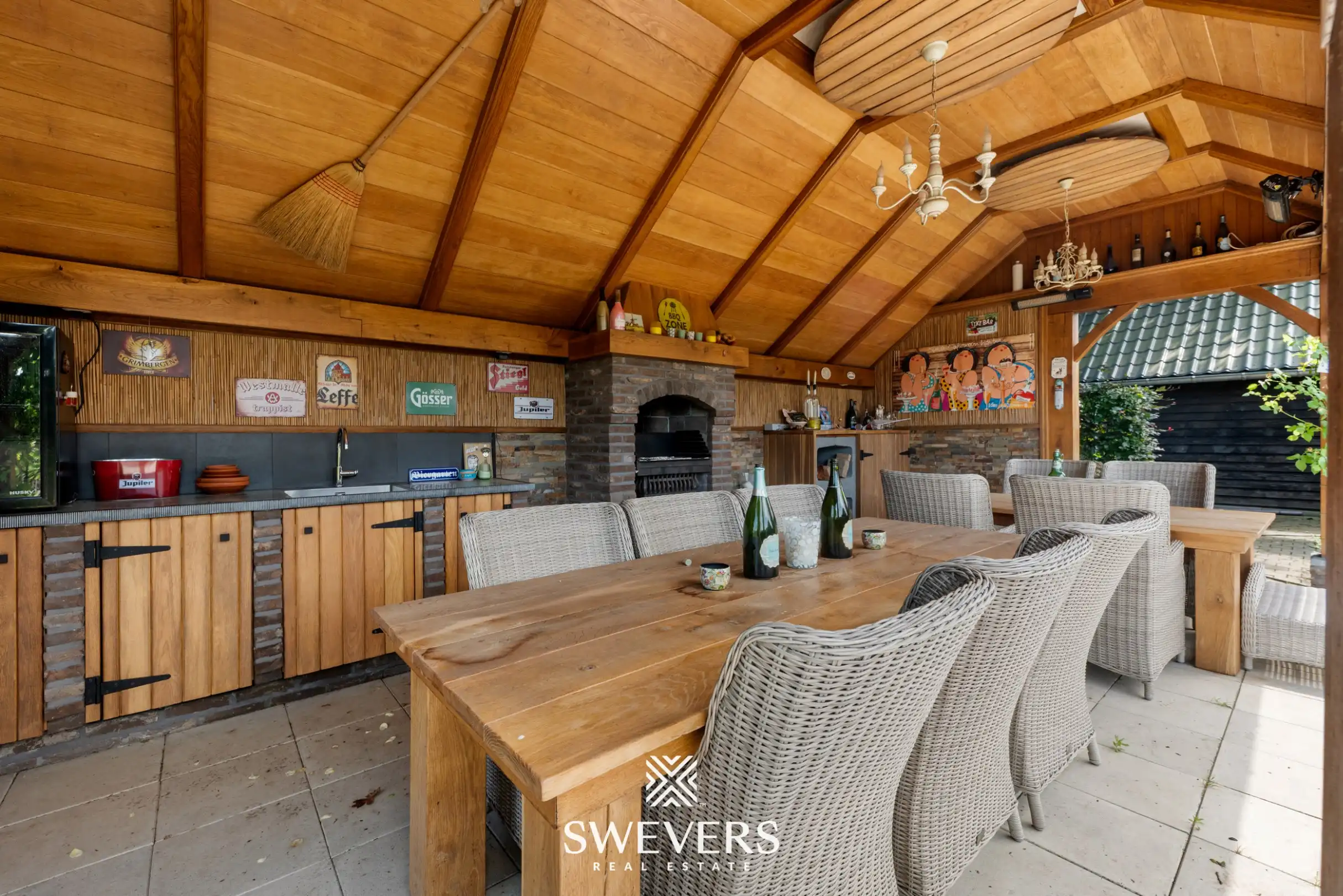 Uniek gerenoveerde hoeve op 6.661 m² met zes slaapkamers, loods en volledige paardeninfrastructuur foto 6