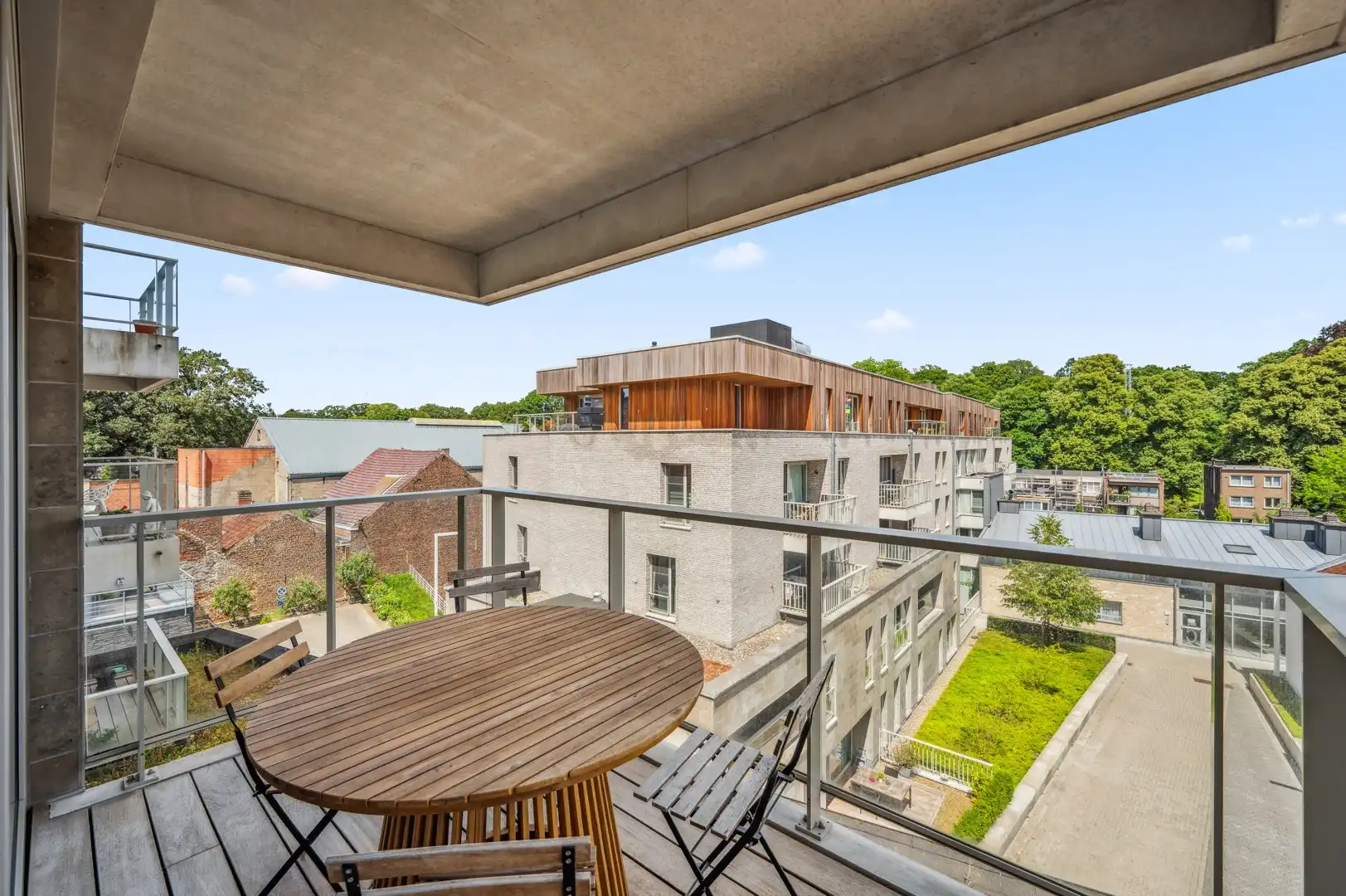 Modern 1-slaapkamerappartement met terras foto 3