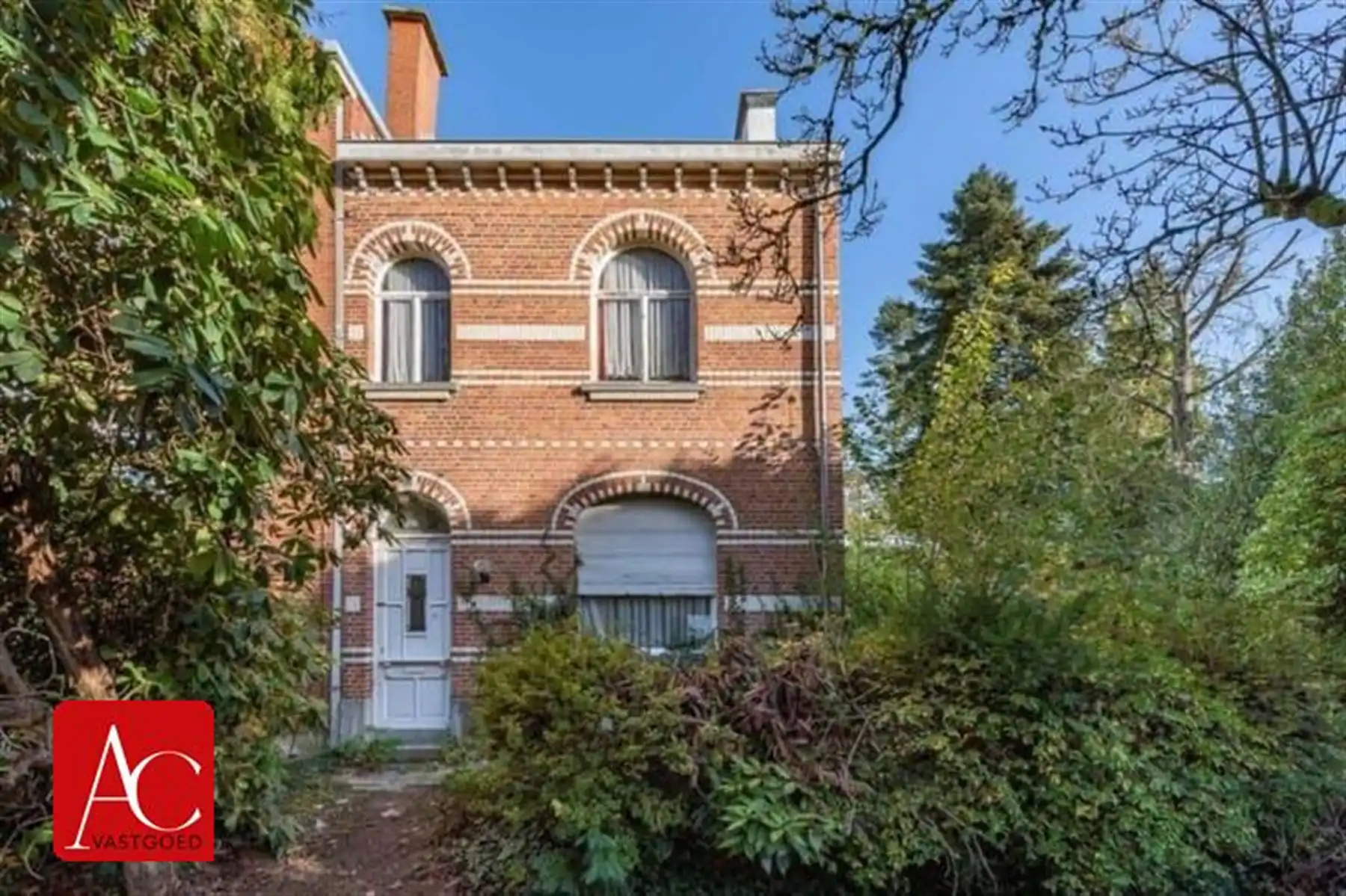 Renovatiewoning op ruim perceel of projectgrond foto 2