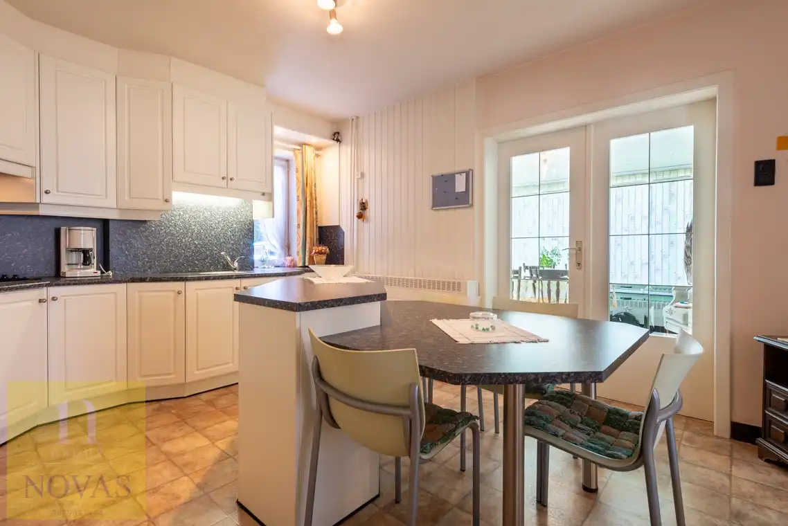 Op heel fijne locatie, 4 slaapkamers, 10are30ca, aan rand van het centrum foto 12