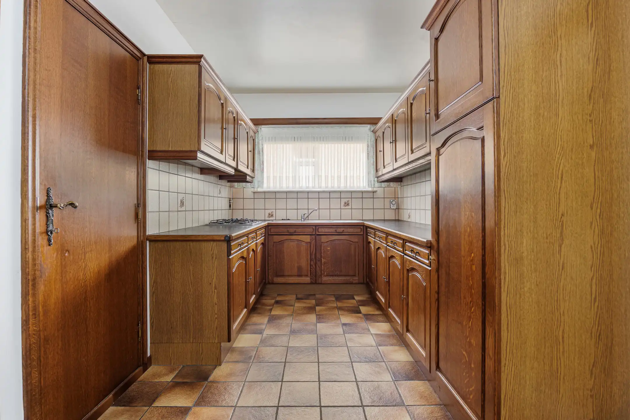 Te renoveren 3slpk-woning met 2 garages & tuin nabij centrum foto 7