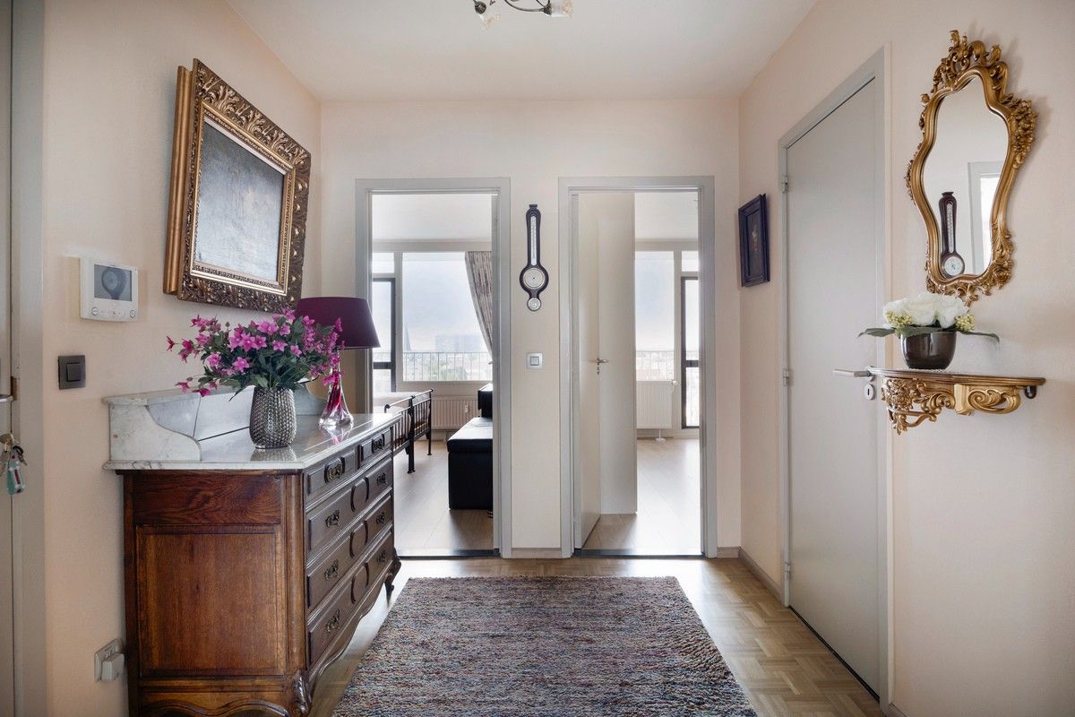 Tweeslaapkamer appartement met mooie verrrezichten over de torens van Gent. foto 10
