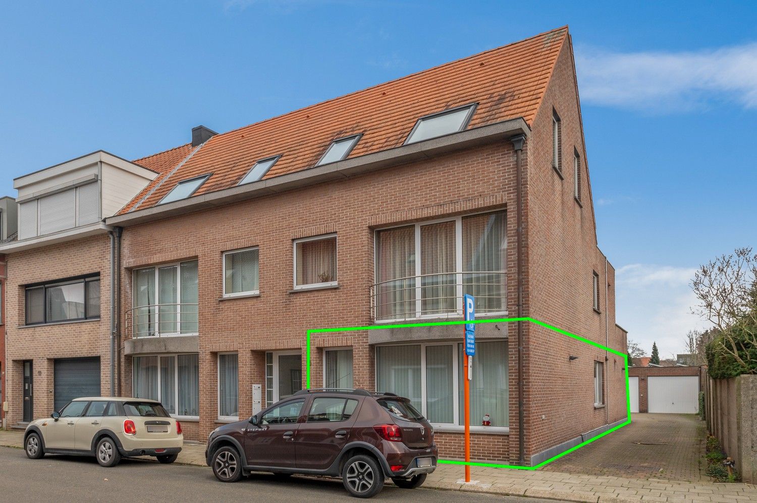 Gelijkvloers appartement met 2 slaapkamers en garagebox in hartje Wommelgem! foto {{pictureIndex}}