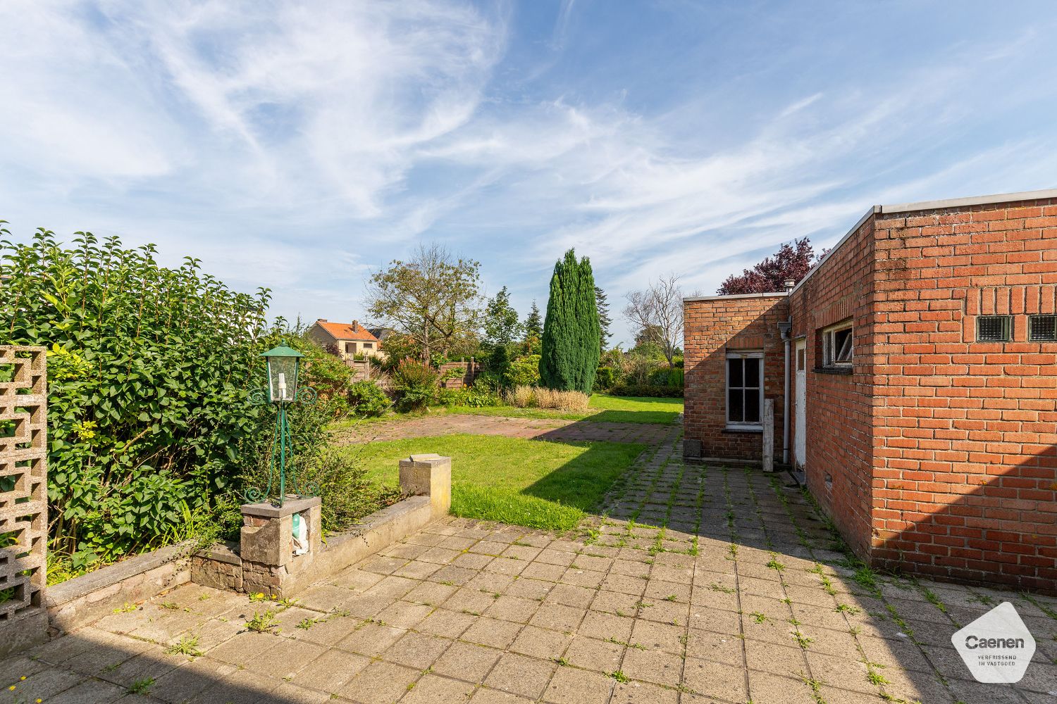 STEVIGE TE RENOVEREN HALF-OPEN WONING in het hartje van Oostkamp met 4 slaapkamers en GARAGE foto 12