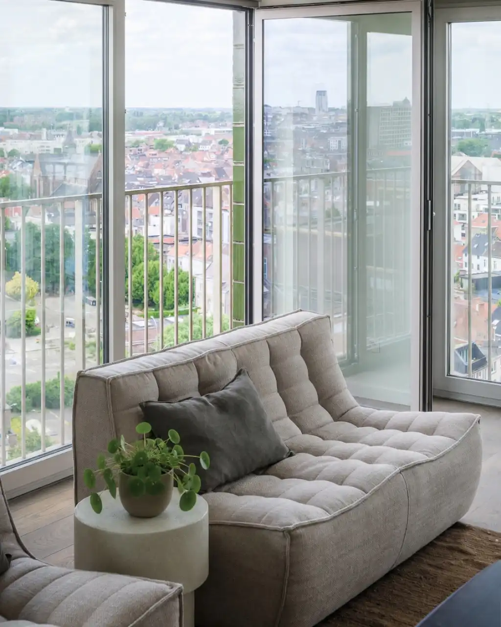 Penthouse met twee volwaardige slaapkamers en een uitzonderlijk terras met panoramisch zicht over Gent en zijn torens. foto 16