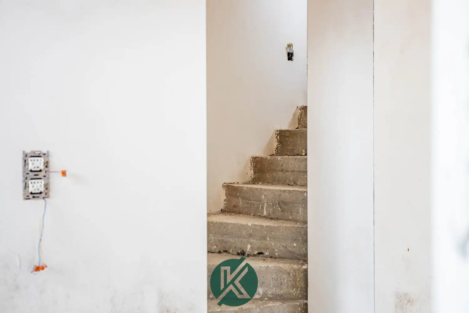 Verder af te werken nieuwbouwwoning met potentieel foto 12