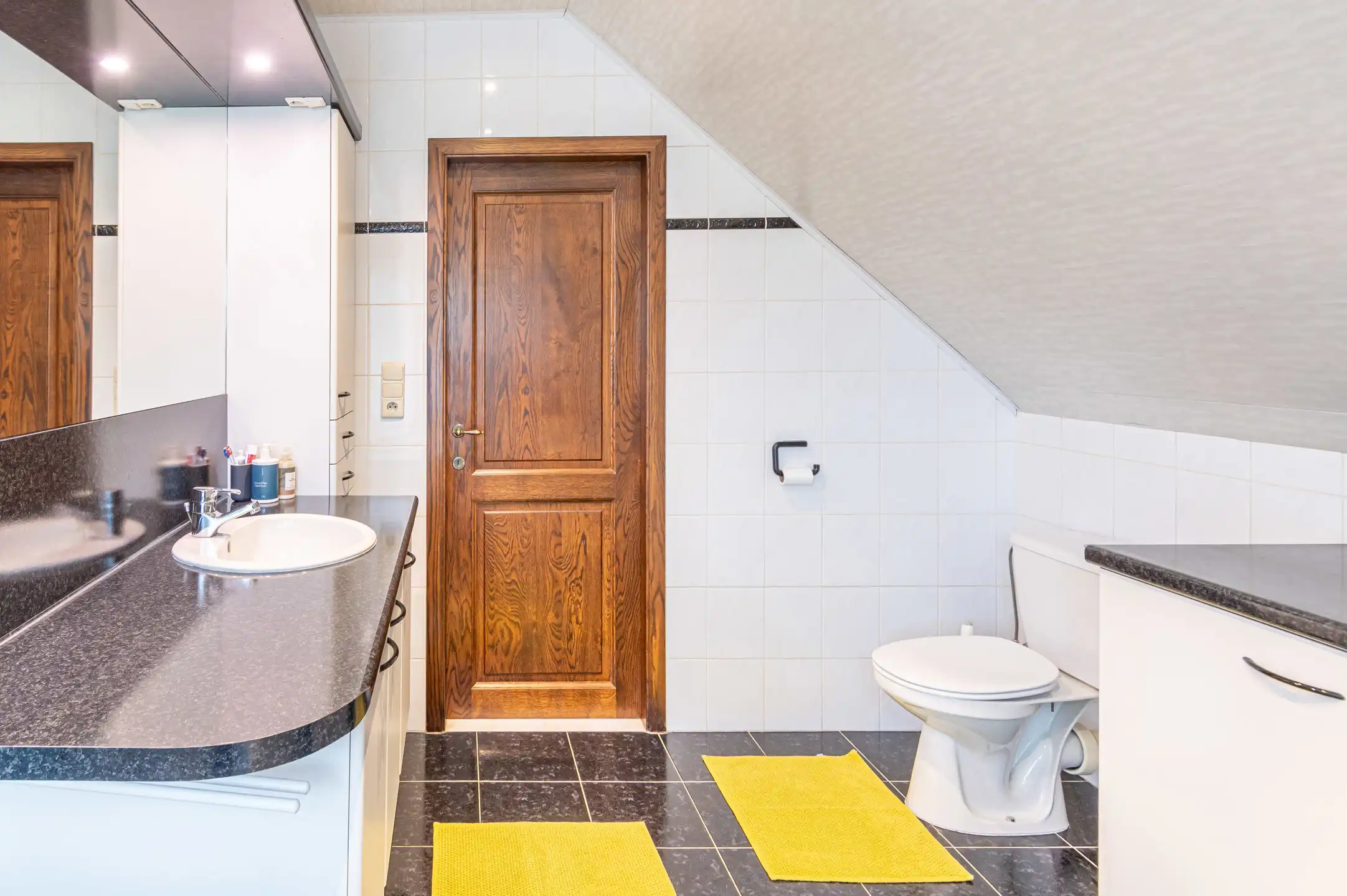 Gezinswoning in landelijke stijl in doodlopende straat foto 17