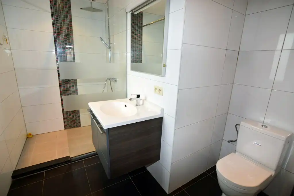 Modern appartement met 2 slpks, balkon en parking.  foto 7