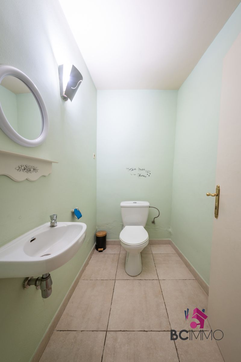 Karaktervolle woning met ruime tuin te Genk foto 9