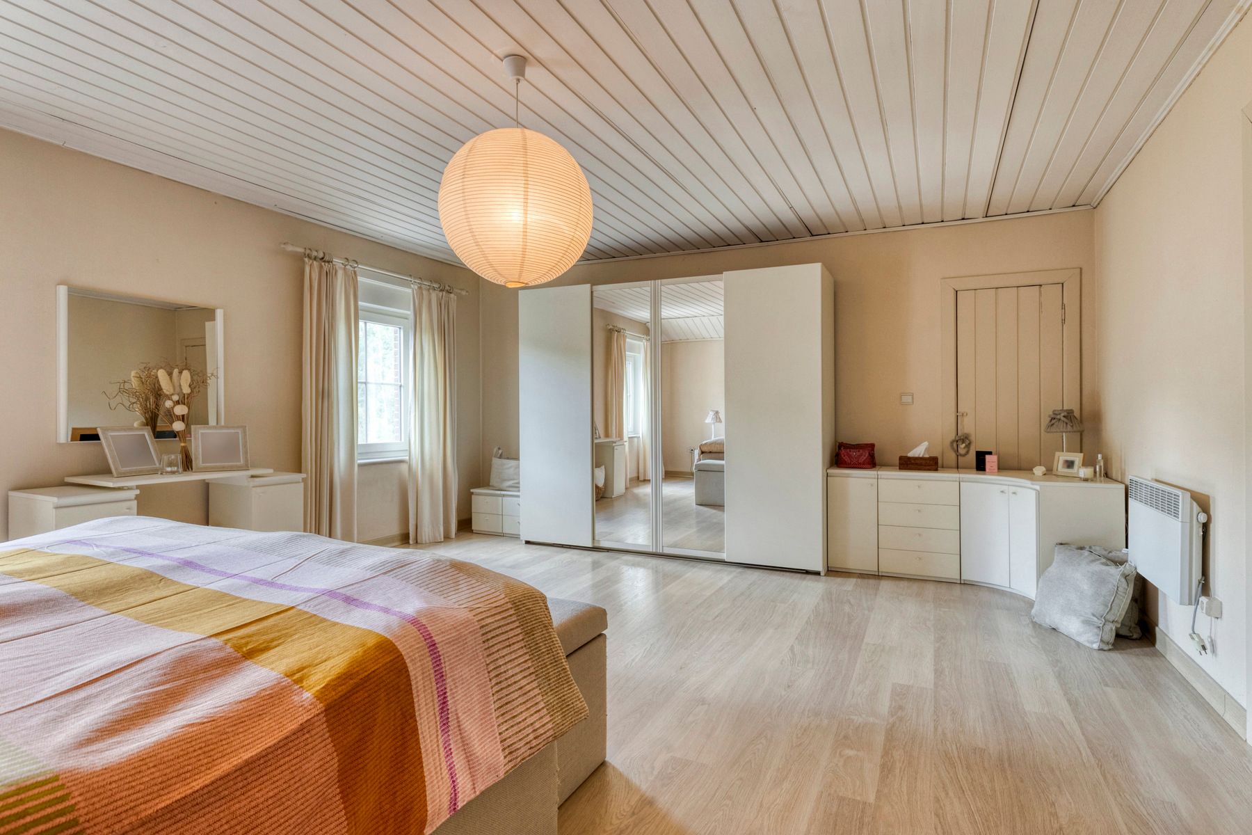 Woning met loods en vrachtwagenparking op toplocatie foto 16