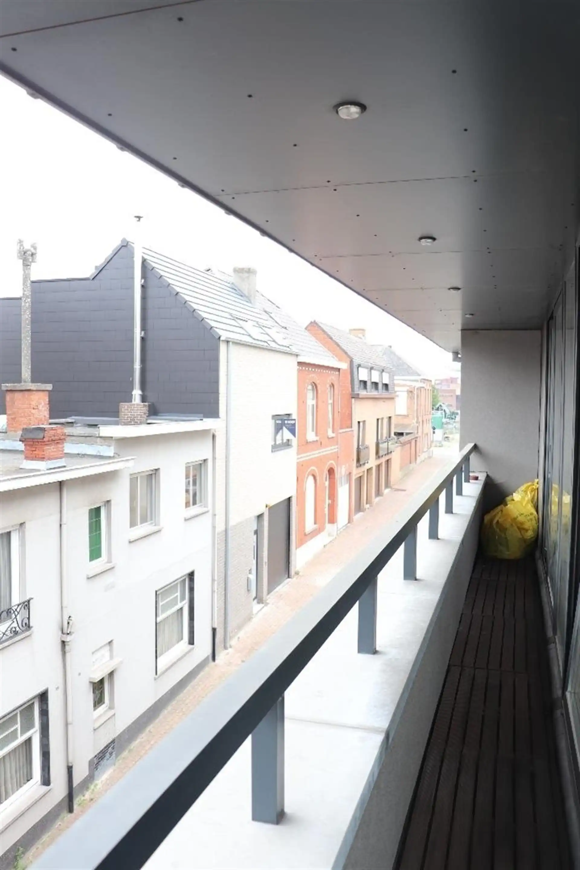 Centraal gelegen appartement (128m²) met 1 slaapkamer en een bijkamer foto 14
