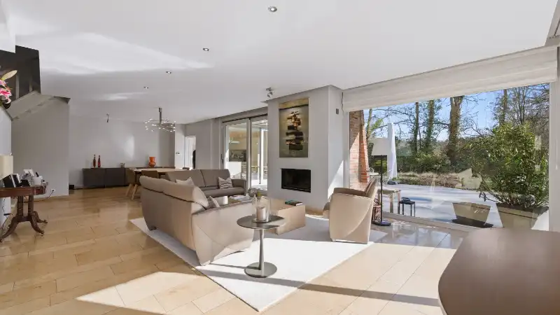 Exclusief gelegen villa van 345m² op 30 are met grote vijver foto 6