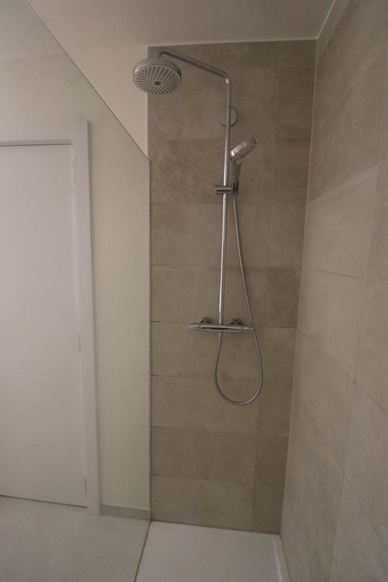 Prachtig appartement (2 slaapkamers met apart bureel) van 103m² op het gelijkvloers rechts met tuin en ondergrondse parkeerplaats. foto 11