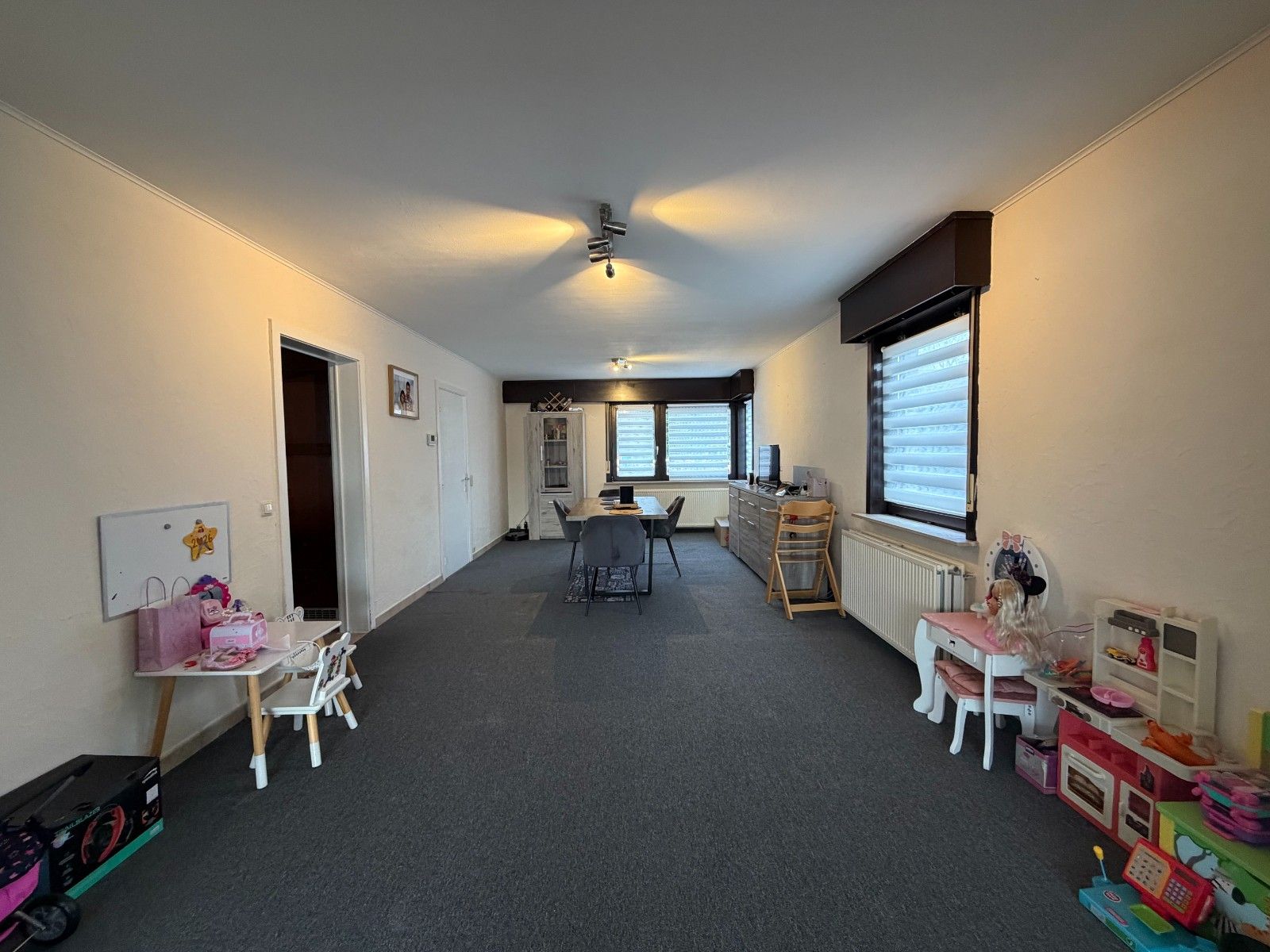 Ruime gezinswoning met 3 slaapkamers, grote tuin en garage foto 3