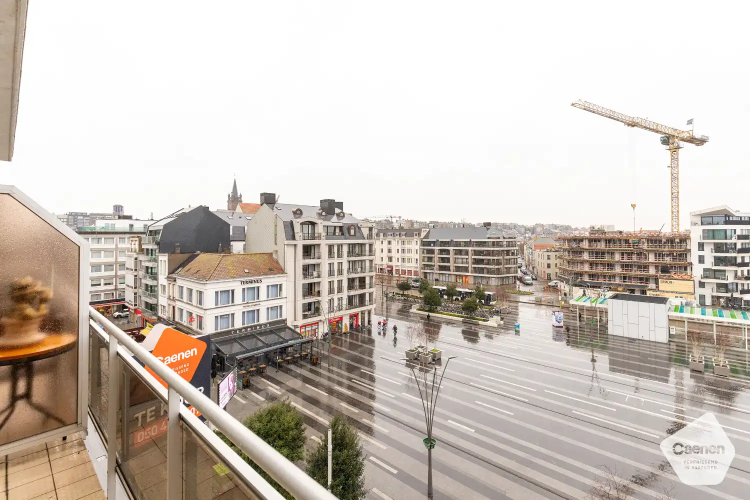 Instapklare studio met prachtig zicht over het stationsplein foto 12