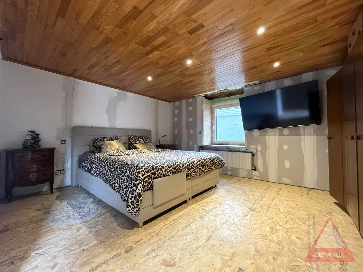 Beveren – Volledig gerenoveerde & instapklare woning met 4 slaapkamers & garage foto 13