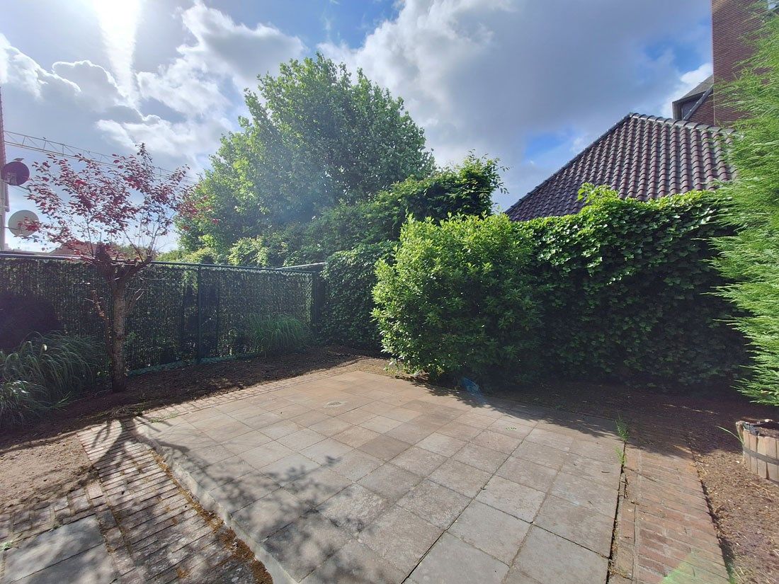 Stijlvol gelijkvloers appartement met terras en autostandplaats foto 18