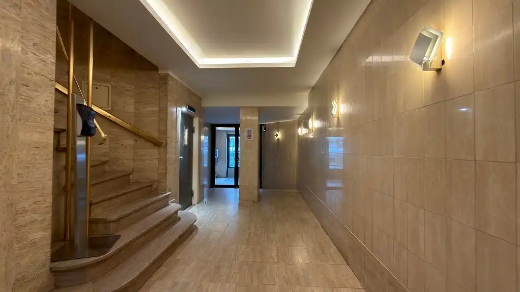 Lichtrijk kantoor te huur aan de Leien in Antwerpen foto 3