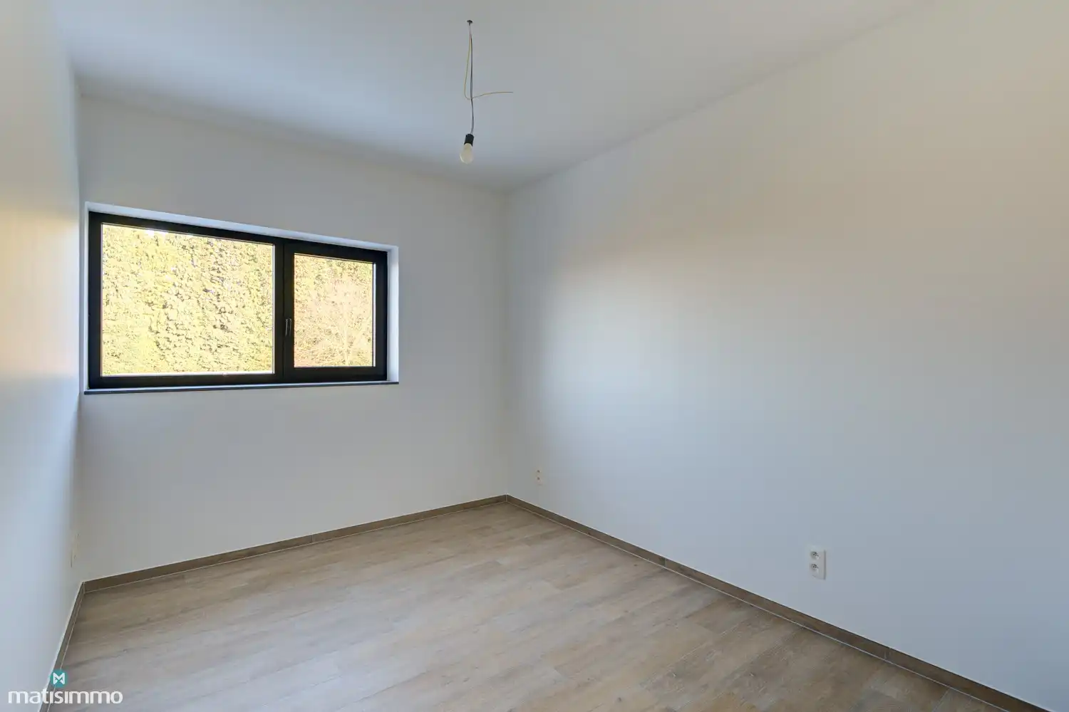 VOLLEDIG AFGEWERKTE EN GESCHILDERDE NIEUWBOUWWONING (EPB E10) MET 3 SLAAPKAMERS, OVERDEKT TERRAS, 2 GARAGES, KELDER EN AANGELEGDE TUIN IN WERM foto 21