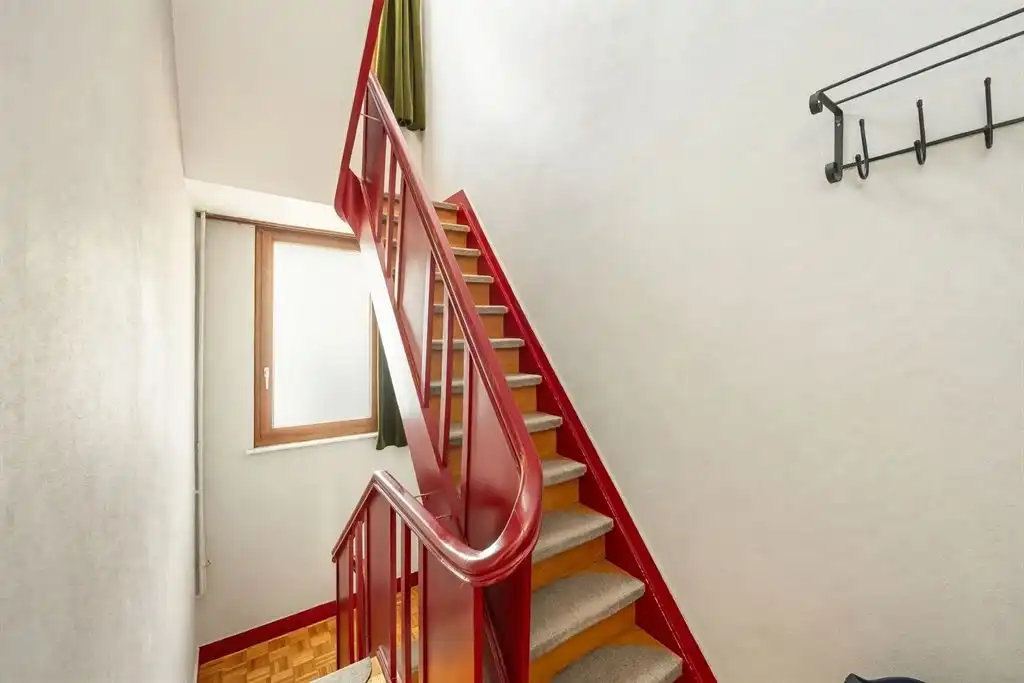 Instapklaar huis met ruime tuin  foto 17